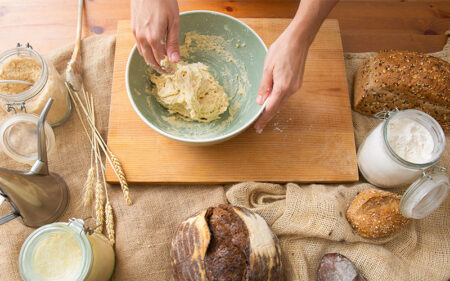 خرید خمیر مایه و خرید انواع خمیر مایه به جهت استفاده در نانوایی‌ها، نان فانتزی‌ها و قنادی‌ها و قیمت خرید انواع خمیر مایه‌ها و خرید اینترنتی خمیر مایه و نحوه خرید خمیر مایه از شرکت پارس کاک و خرید پودر خمیر مایه فوری و خرید خمیر مایه دولتی و خرید عمده خمیر مایه و لیست قیمت انواع خمیر مایه‌های ایرانی و خارجی و تفاوت خمیرمایه خشک و فوری - خرید خمیر مایه تازه برای پخت نان حرفه‌ای