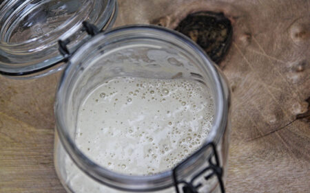 خرید خمیر مایه و خرید انواع خمیر مایه به جهت استفاده در نانوایی‌ها، نان فانتزی‌ها و قنادی‌ها و قیمت خرید انواع خمیر مایه‌ها و خرید اینترنتی خمیر مایه و نحوه خرید خمیر مایه از شرکت پارس کاک و خرید پودر خمیر مایه فوری و خرید خمیر مایه دولتی و خرید عمده خمیر مایه و لیست قیمت انواع خمیر مایه‌های ایرانی و خارجی و تفاوت خمیرمایه خشک و فوری - تفاوت انواع خمیر مایه خشک و تر